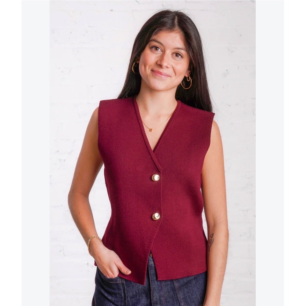 Ann Taylor Womens XSP Burgundy Knit Sweater Vest Gold Button Asymmetrical V-Neck
